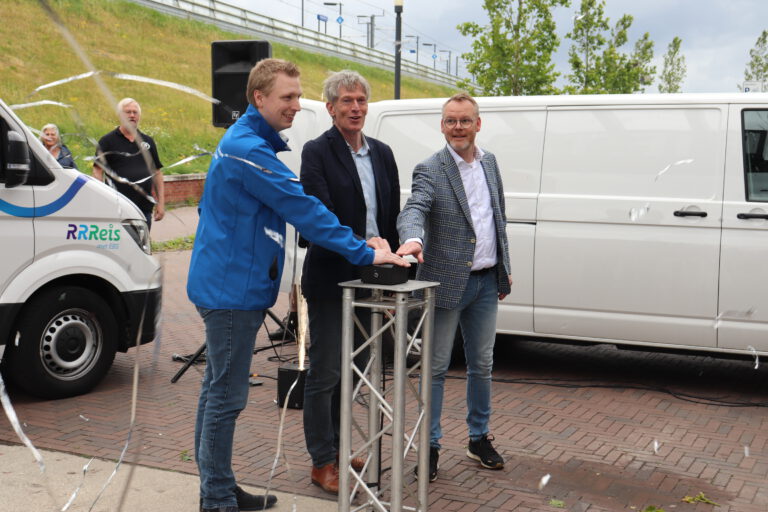 Gloednieuw voertuig voor Stichting Stadsbuurtbus Kampen