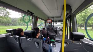 Mensen in de bus